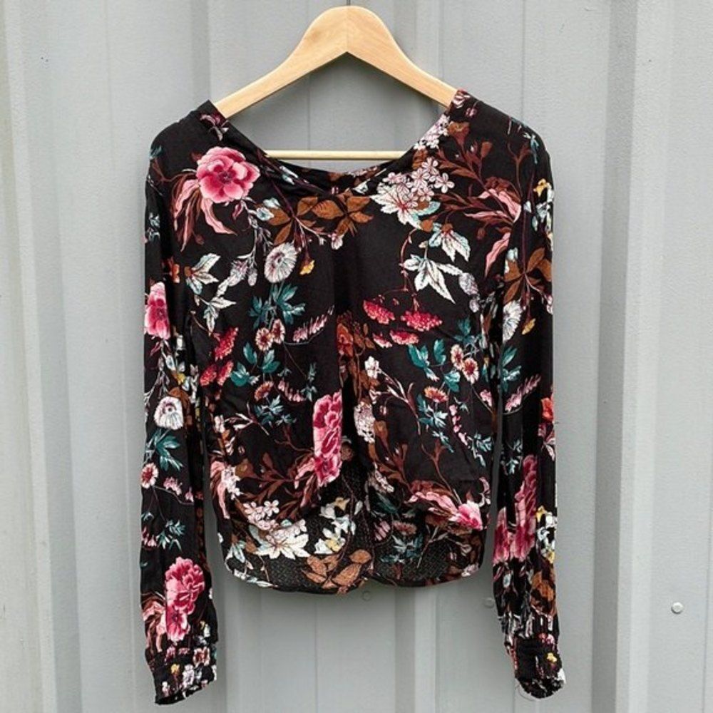 Xhileration • Black Floral Long Sleeve Size Small